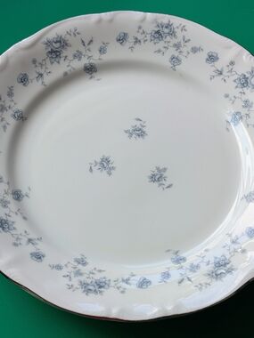 Johann Haviland Blue Garland dinner plate made in Bavaria, Germany. 